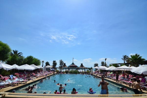 Sunday At Edde Sands
